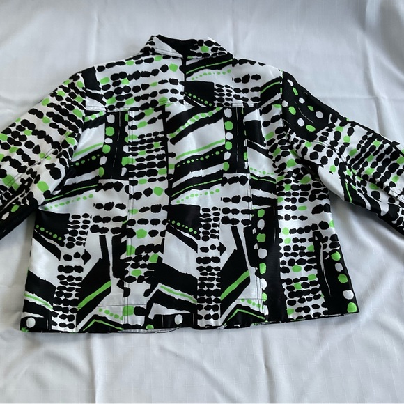 Coat with a lining, with two front and side pockets, lightweight, V neck - Picture 2 of 5